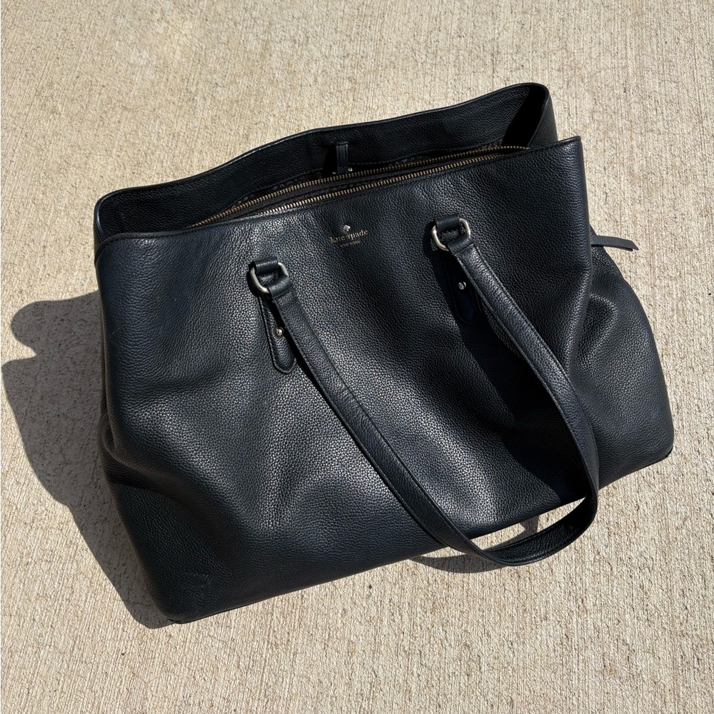 Kate Spade New York Larchmont Avenue Large Evangelie Shoulder Bag.